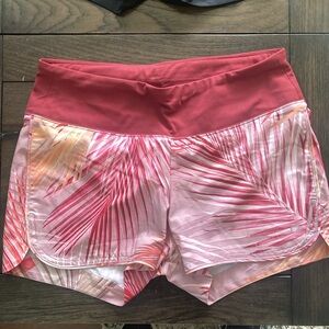Maternity GapFit 3.5" Running Shorts